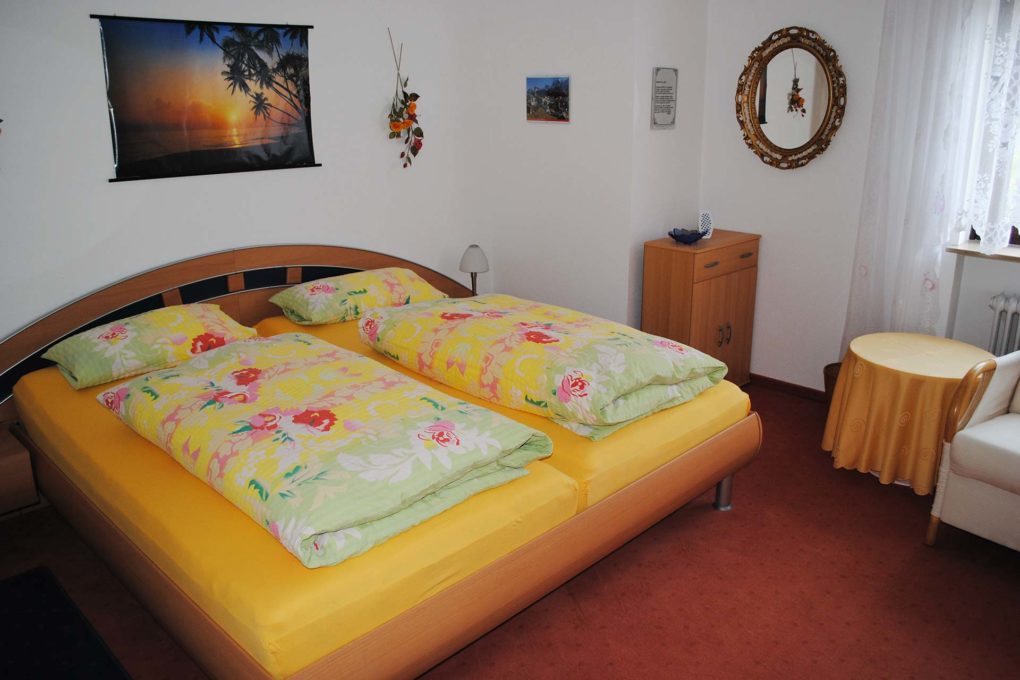 Schlafzimmer - Ferienwohnung Springer - Bad Mergentheim