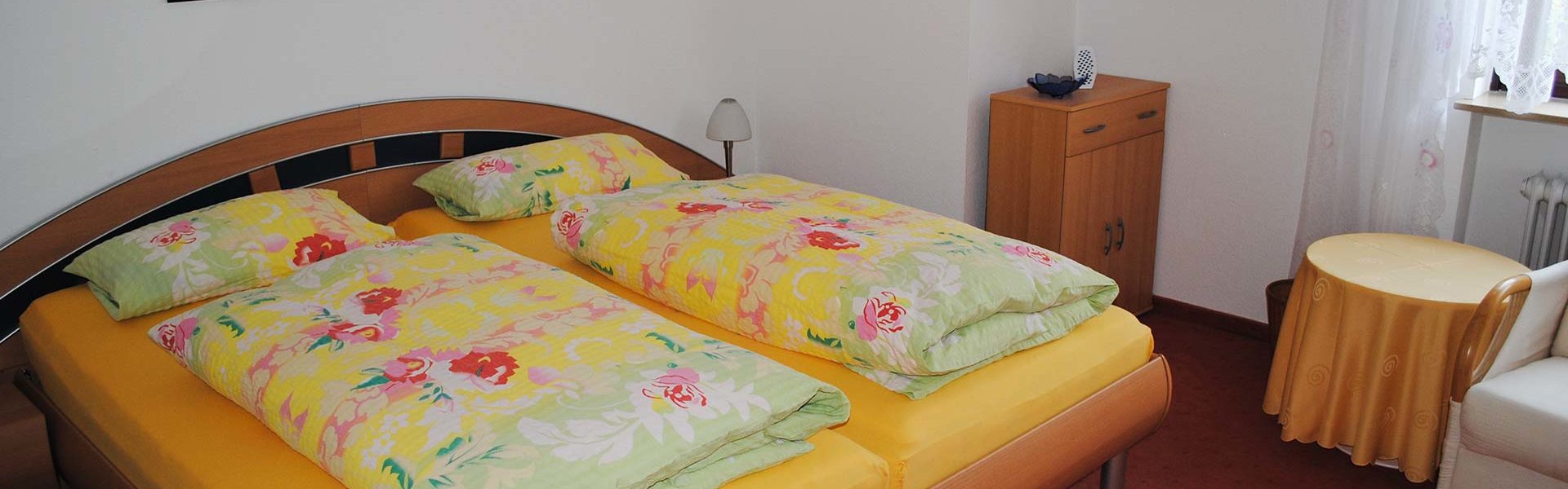 Schlafzimmer - Ferienwohnung Springer - Bad Mergentheim